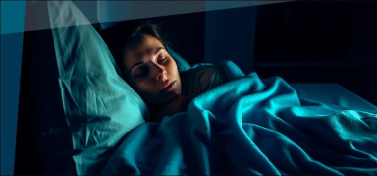 Ocho de cada diez chilenos consideró deficiente su descanso en 2022: Especialistas entregan 15 consejos para dormir mejor