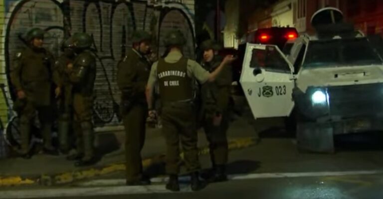 Nuevo ataque contra Carabineros en el centro de Santiago durante procedimiento