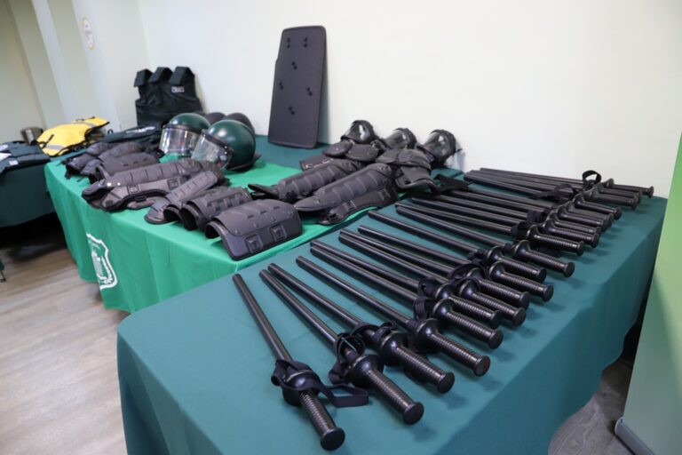 Entregan implementos de seguridad para gendarmes de la Cárcel de Angol