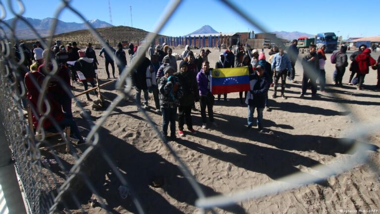 Subsecretario Monsalve confirmó que avión repatriaría a migrantes venezolanos varados en la frontera chileno-peruana