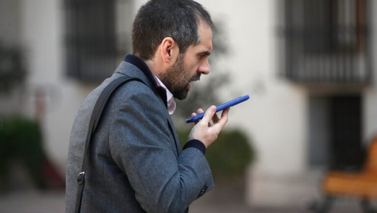 Ministro de Economía sufre robo de su celular la noche del domingo