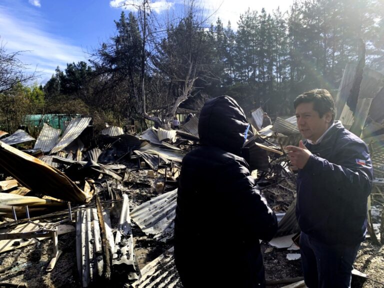 Mineduc activará fondos de emergencia para reponer escuela de Aniñir