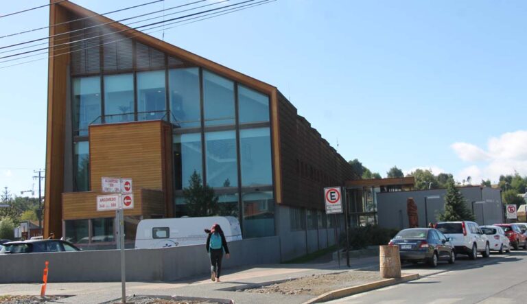 Collipulli: Arrestaron a dos funcionarios municipales por vender licencias de conducir