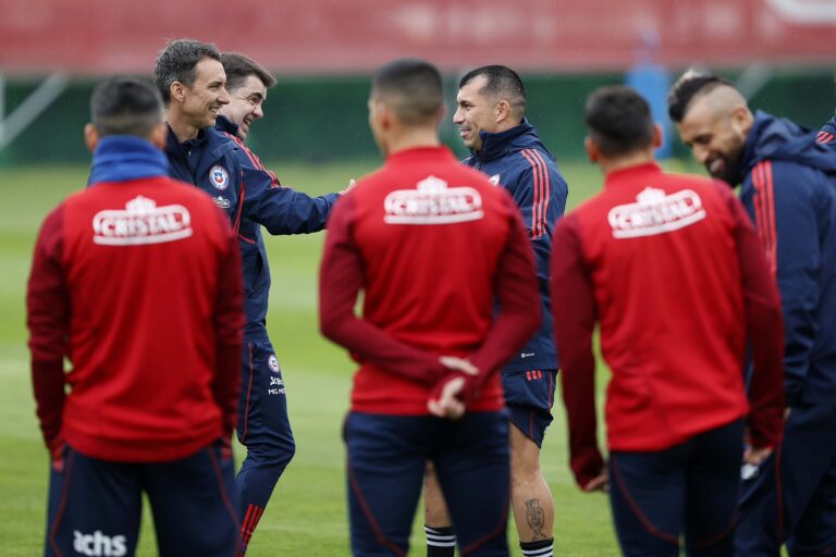 Confirman 4 bajas para duelo de La Roja contra selección de Uruguay y de Colombia