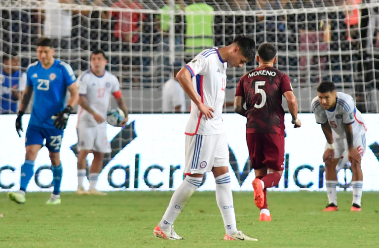 La Roja cayó 3-0 ante Venezuela en el estadio de Maturín