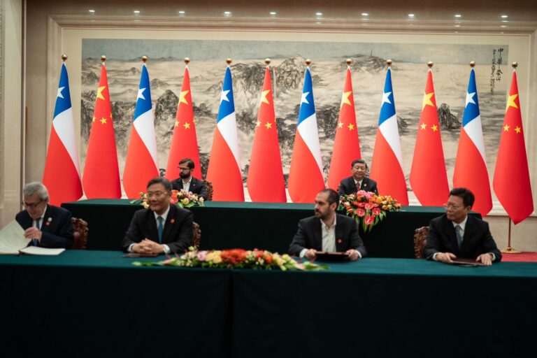 En su gira por Oriente, el Presidente Gabriel Boric anuncia histórica inversión China para producir materiales de litio en Chile