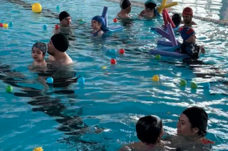 El IND implementó programa de natación piloto, único en su categoría en Chile, dirigido a niños con trastornos del espectro autista