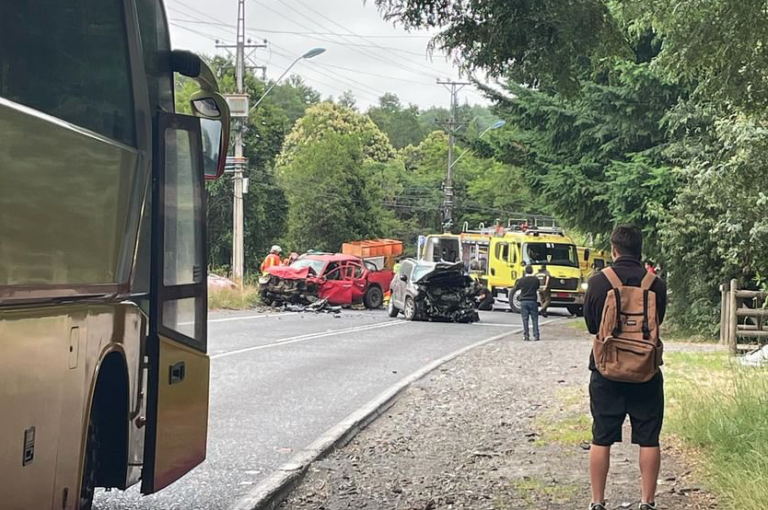Fatal accidente en la ruta Villarrica-Pucón deja una mujer fallecida y cuatro personas lesionadas