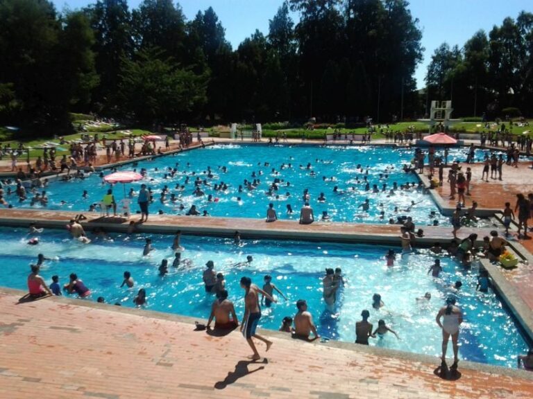 Piscina Municipal de Temuco se abre como panorama familiar urbano del verano