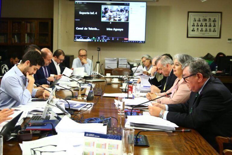 Comisión de Trabajo inició discusión por reforma previsional luego de que el Gobierno le pusiera suma urgencia al proyecto