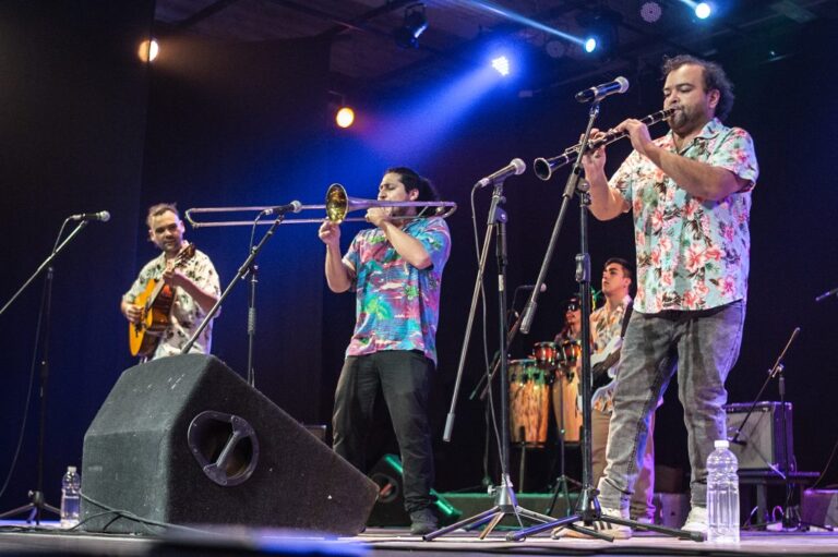 Banda “La Tricoma” brinda espectáculo gratuito en Carpa de las Artes Itinerante