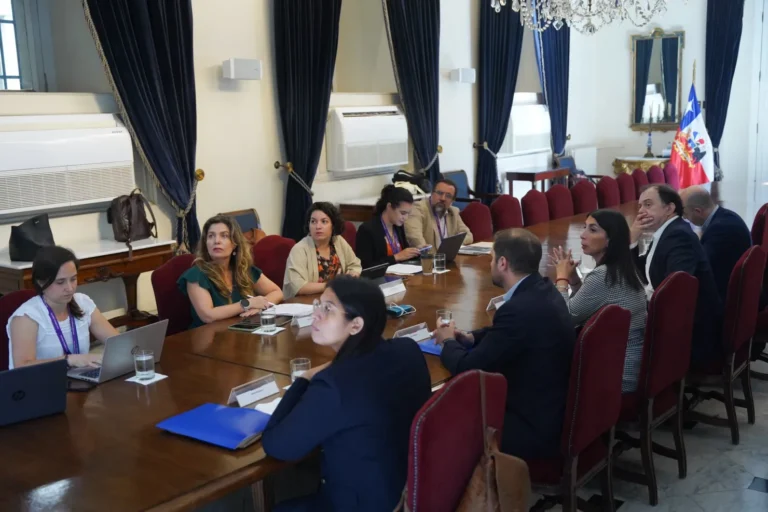 Equipo de Sebastián Piñera entregó propuesta de reconstrucción en Valparaíso