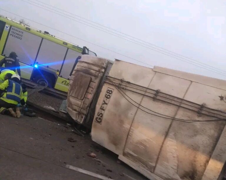 Tres personas resultaron heridas en un triple choque en Inspector Fernández