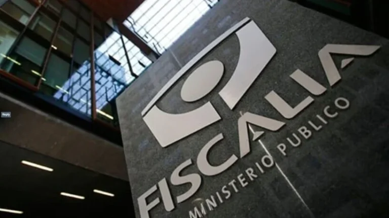 Con firma mensual y arraigo nacional quedó mujer que ejercía ilegalmente como profesora