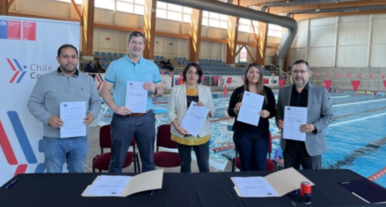IND Araucanía firma convenio con asociaciones regionales federadas de natación