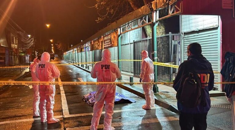 Capturan a sospechosa de asesinato en sector Feria Pinto