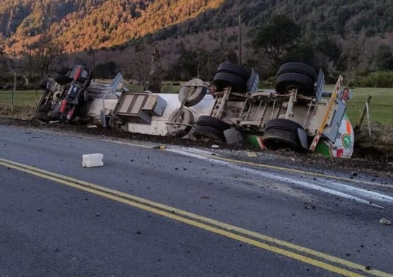 Dos camioneros fallecen en trágico accidente en la Ruta CH-181 de Malalcahuello