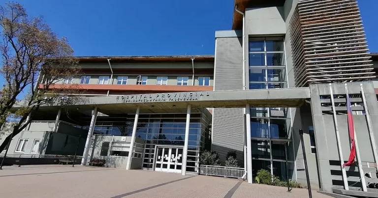 Denunciante del exsubsecretario Manuel Monsalve se encuentra hospitalizada