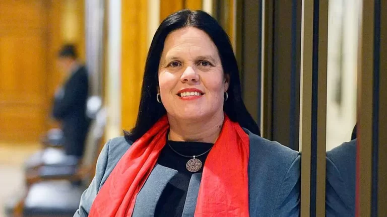 Maya Fernández renunció al ministerio de Defensa: Su lugar lo toma la PPD Adriana Delpiano