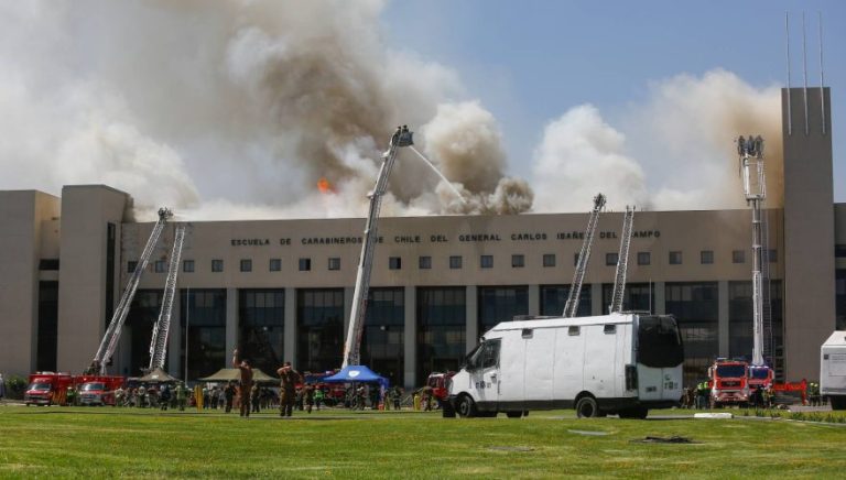 Incendio afectó a Escuela de Carabineros en Providencia