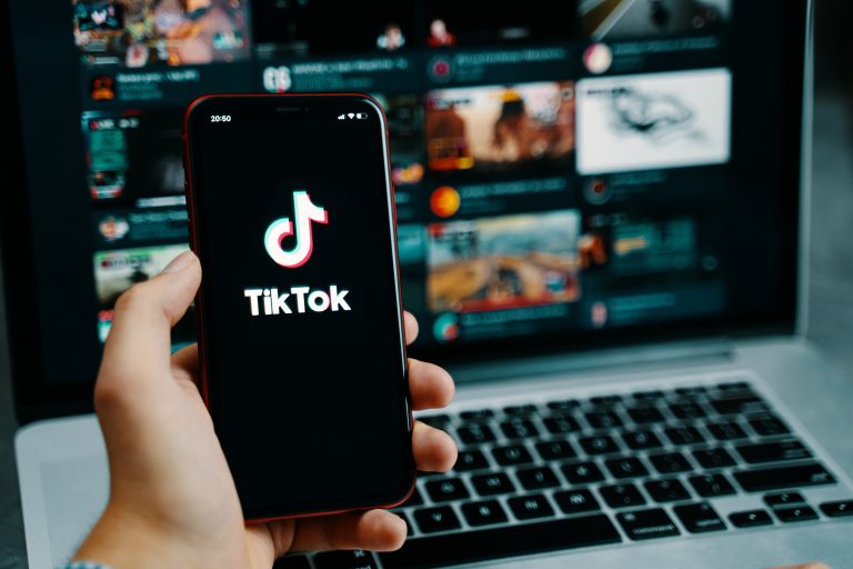 Los adultos en TikTok prefieren entretenimiento sobre política