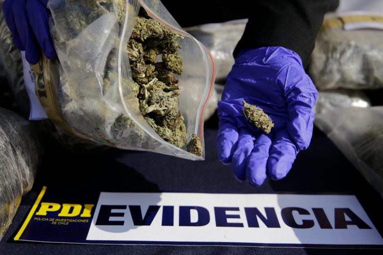 Detienen a 3 personas en Traiguén por comercializar sustancias ilícitas