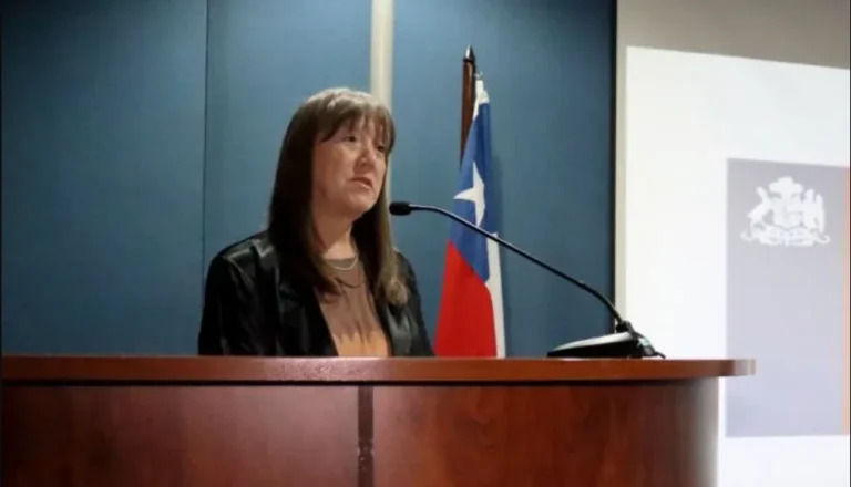 Hermana de Manuel Monsalve renuncia a su cargo en Superintendencia de Salud