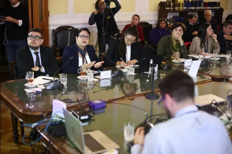 Contralora General compareció ante la comisión de Salud del Senado por el uso irregular de licencias médicas