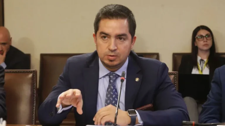 Jefe nacional de Cibercrimen de la PDI renuncia: Salida estaría vinculada a filtración de video