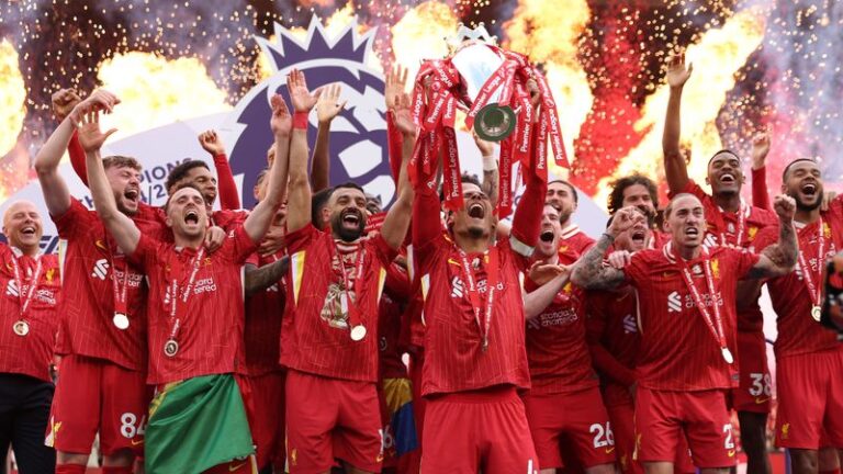 Liverpool levantó el trofeo de campeón de Premier League