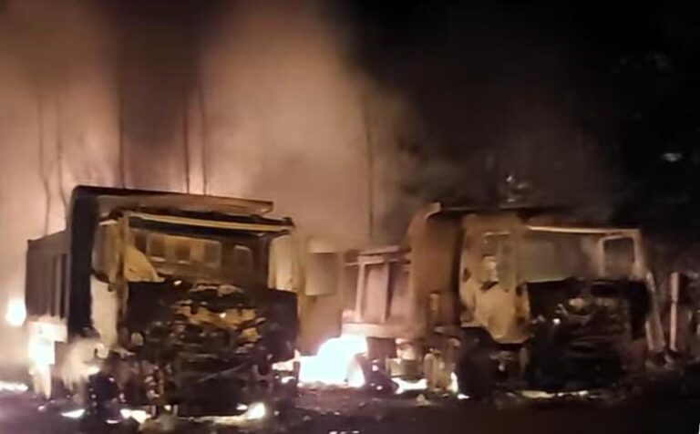 Malleco: En un nuevo ataque incendiario quemaron 4 camiones y 4 máquinas en Collipulli