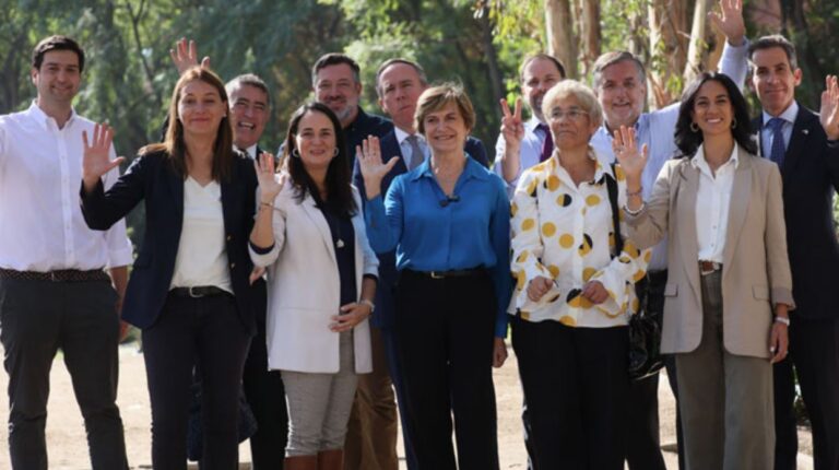 Evelyn Matthei modifica esquema de voceros y asigna a alcaldes rol territorial más potente