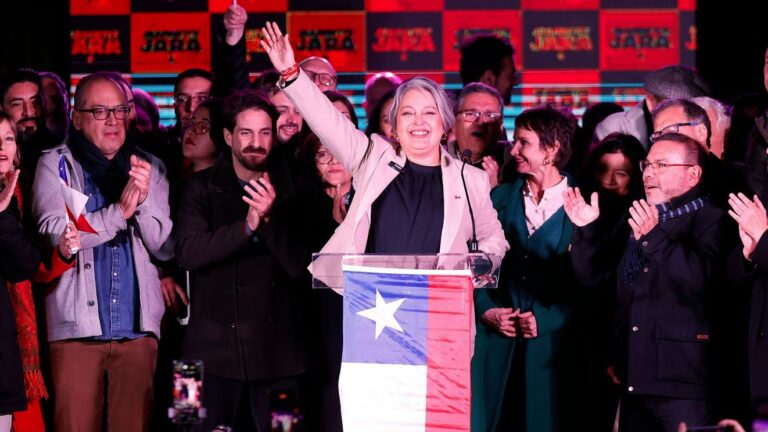 Baja participación marca primaria oficialista donde resultó ganadora Jeannette Jara