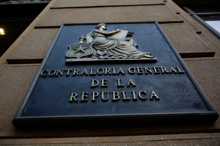 Nuevo reporte de Contraloría detecta que más de 3.500 funcionarios públicos