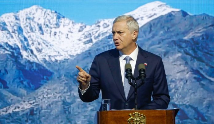 Bloomberg advierte impacto fiscal negativo del Plan de Reconstrucción Nacional de Kast